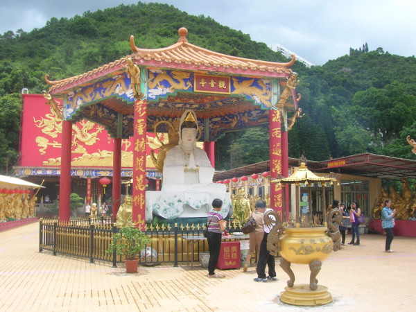 10,000 Buddhas Monastery